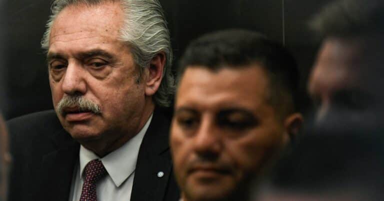 Seguros: el juez Casanello, luego de procesarlo, le prohibió al Alberto Fernández salir país