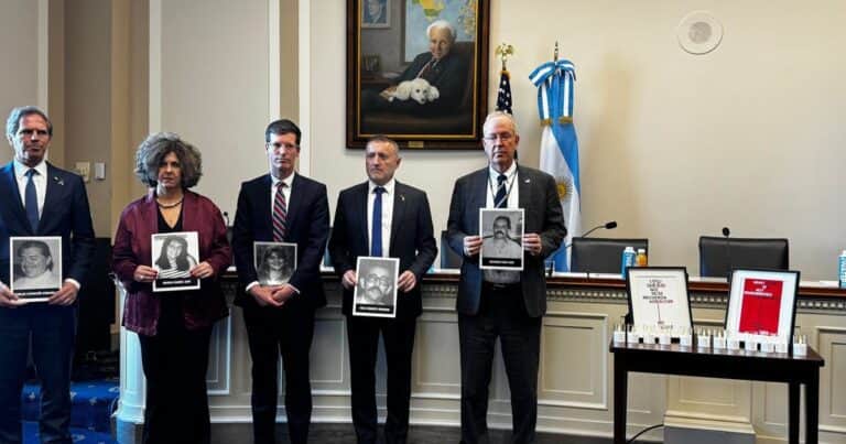 Legisladores y funcionarios de Trump homenajearon en Washington a las víctimas del atentado a la AMIA