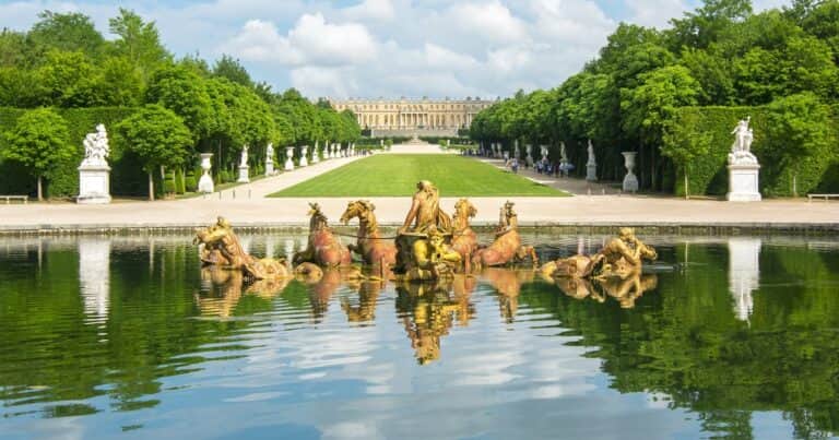 Murió una nena de 10 años en el Palacio de Versalles y crece el desconcierto: ¿qué le pasó?