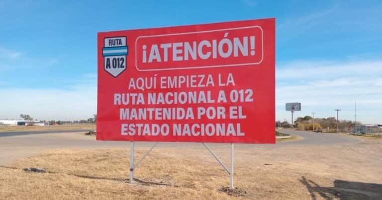 En medio de la pelea entre la Casa Rosada y los gobernadores, aparecieron carteles contra el gobierno de Milei en rutas nacionales