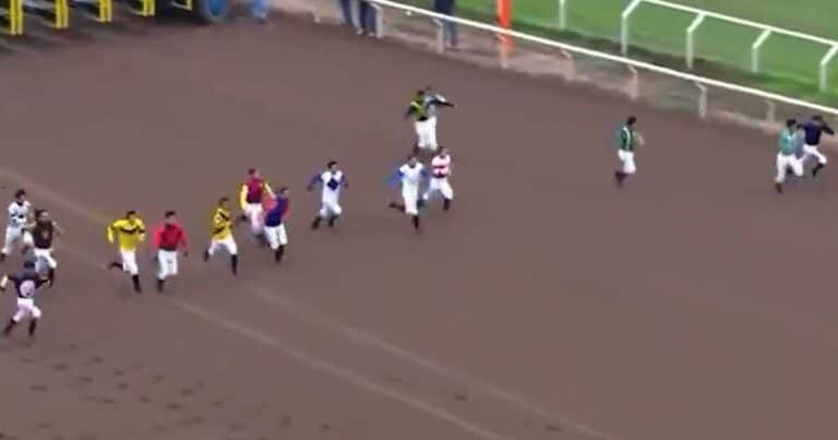 La insólita carrera de jinetes sin caballos que se viralizó en redes