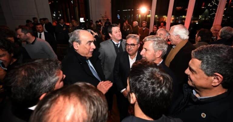 El Gobierno reactiva puentes con los gobernadores y los empresarios se suman al reclamo por la falta de obra pública