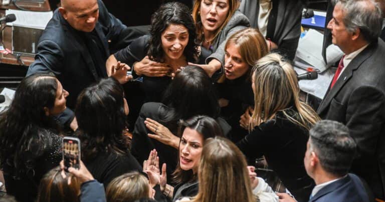 Revelan que los diputados pasan hasta un 85% del tiempo discutiendo cuestiones de privilegio: insultos, el «videito» para redes y por qué sucede