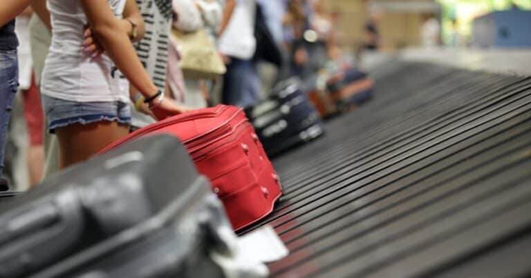 El truco fácil para que tu equipaje salga primero en el aeropuerto