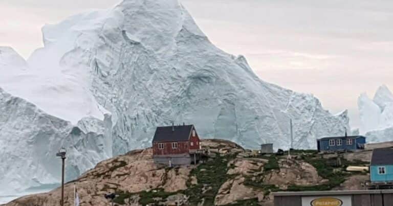 Un gigantesco iceberg amenaza a la isla más grande del planeta