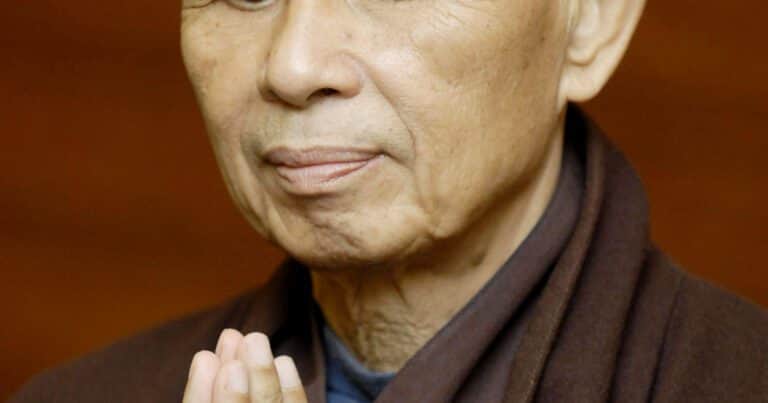 Thich Nhat Hanh y su enseñanza: cómo hacer felices a los demás también nos transforma