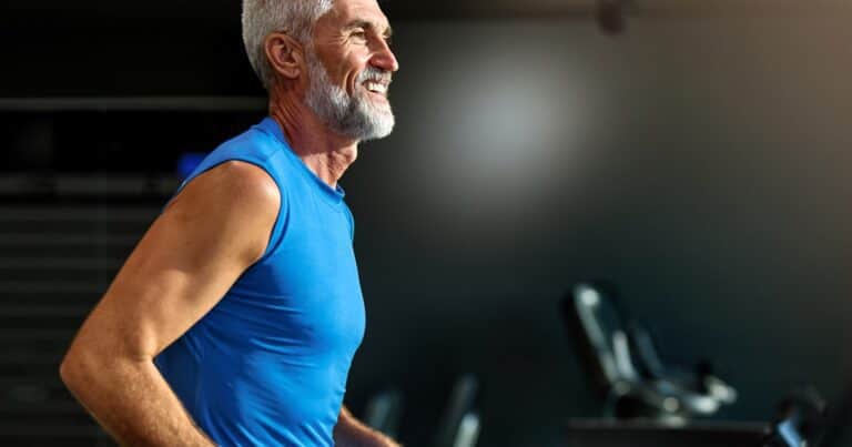 Activá el metabolismo y ayudá a bajar el azúcar con un ejercicio fácil que podés hacer sentado