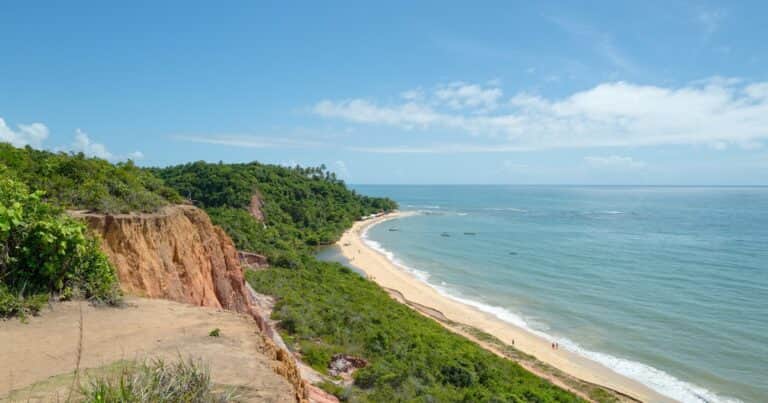 Unas vacaciones en la playa terminaron en tragedia: un adolescente murió tragado por la arena