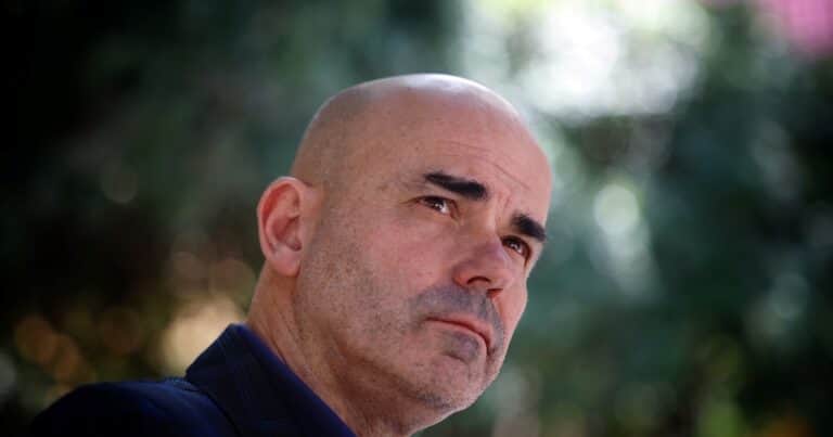Eduardo Sacheri: «No hay ficción argentina que se interrogue qué sucedió en las Malvinas»