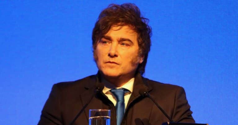 Javier Milei y sus medidas, EN VIVO: el Presidente trató de «psicópata y manipuladora» a la oposición en medio del escándalo por las presuntas coimas en discapacidad