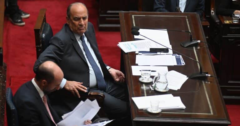 En una sesión escandalosa, Francos definió como una «operación política» a los audios de Spagnuolo y evitó hablar de Karina