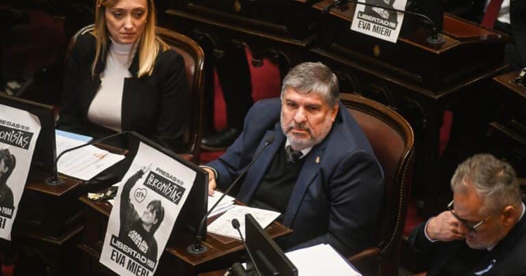 El kirchnerismo apura una sesión en el Senado para voltear los decretos de Milei y Sturzenegger
