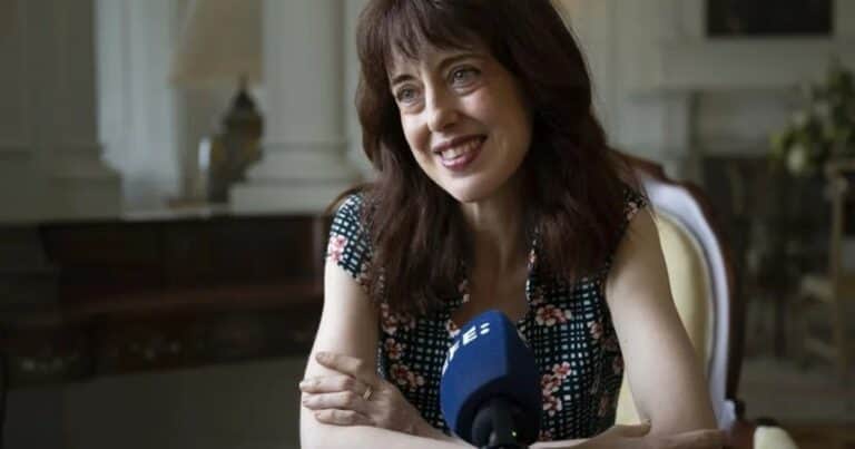 Irene Vallejo: “La literatura siempre parece al borde del precipicio, pero sobrevive”