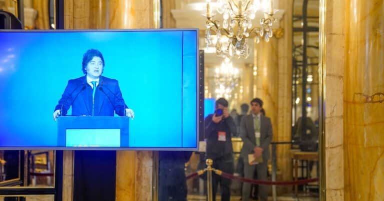 La era del conflicto de poderes permanente