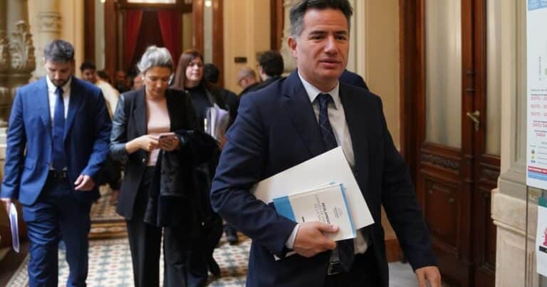 El cordobesismo perdió a De la Sota, los libertarios no pudieron cerrar con la UCR ni el PRO y la duda es si De Loredo se vestirá de violeta