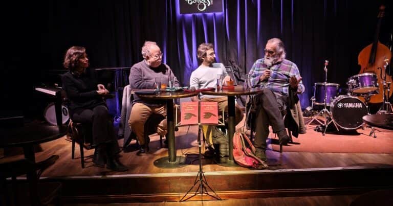 ‘Los cuervos en la historia’: Jorge Fondebrider recorre la simbología de estas aves en todas las culturas