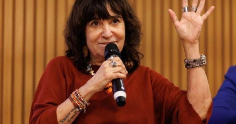 Con la IA “estamos construyendo un Dios indiferente” e inhumano, dice Rosa Montero