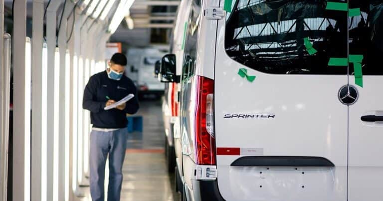 Los nuevos dueños de Mercedes Benz quieren invertir 400 millones de dólares para hacer una Sprinter electrificada en La Matanza