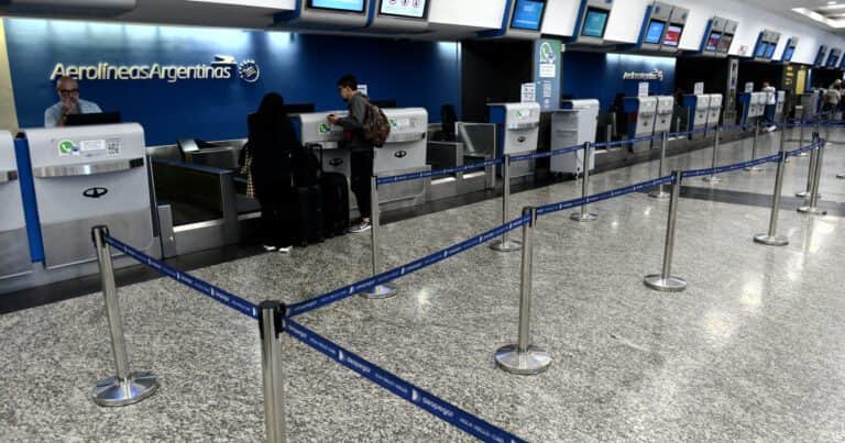 Los controladores aéreos suspendieron el paro del jueves, pero mantienen el del sábado 30