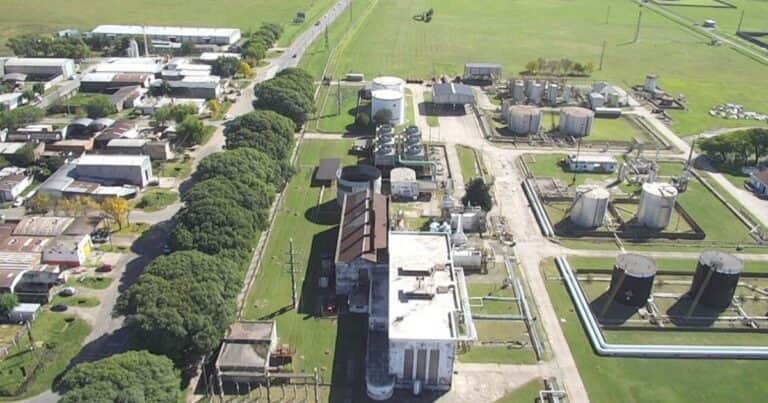 YPF se asoció con un ex rugbier para producir combustibles renovables en la refinería que fue de Cristóbal López