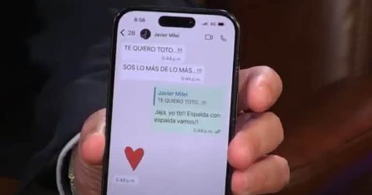 Luis Caputo volvió a desmentir una pelea con Javier Milei y mostró un chat de Whatsapp con el Presidente