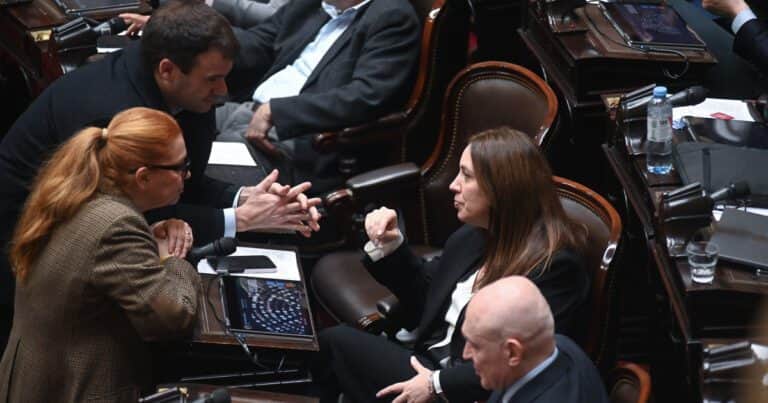 Fuego amigo: dos libertarios votaron con la oposición y también hubo bajas impensadas entre los aliados
