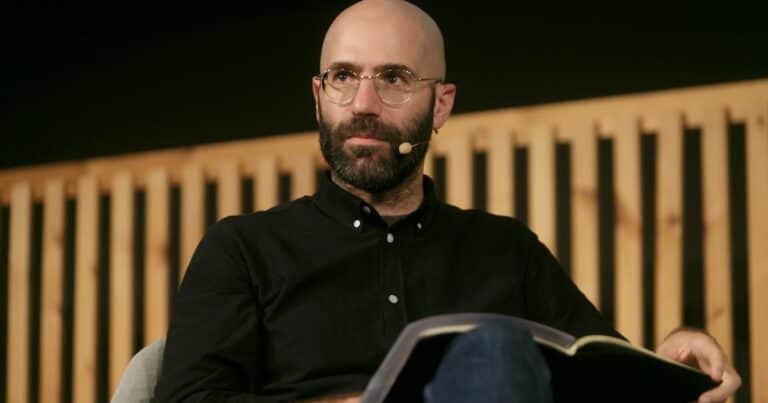 “La IA puede amplificar la creatividad humana”: la visión del curador catalán Lluís Nacenta
