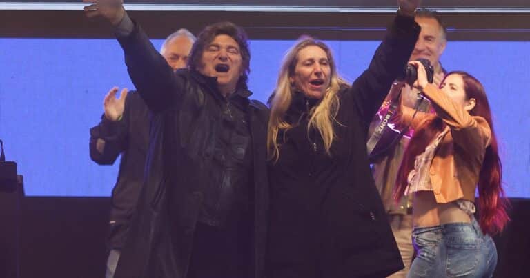 Milei cerro la campaña libertaria en Moreno: fuerte defensa de Karina y otra advertencia de un intento de atentar contra su vida