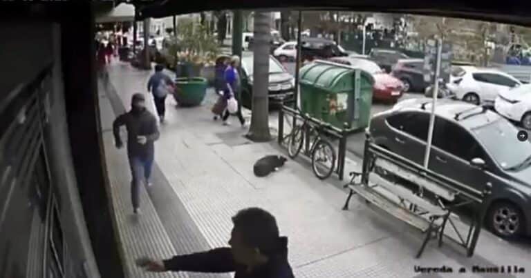 Violento robo en pleno centro de Castelar: a un hombre le sacaron a golpes $ 3.000.000 cuando llegaba a una financiera