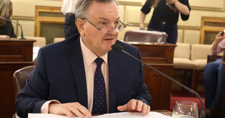 Un exabrupto a micrófono abierto desató un escándalo político en la Convención Reformadora de Santa Fe