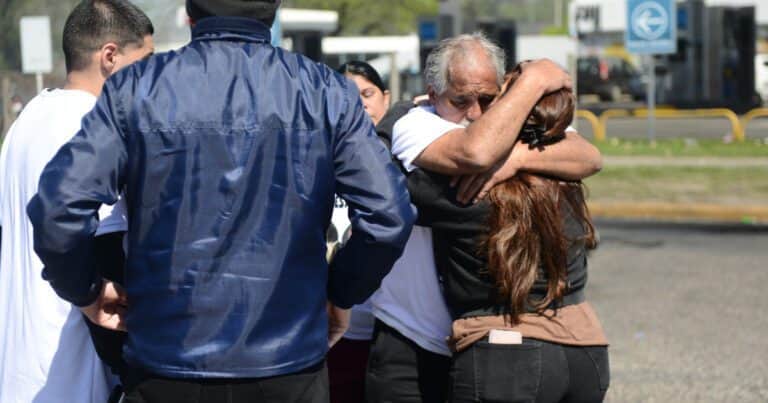 La bronca de las familias de las tres chicas de La Matanza asesinadas: «¿Por qué no las buscaron?»