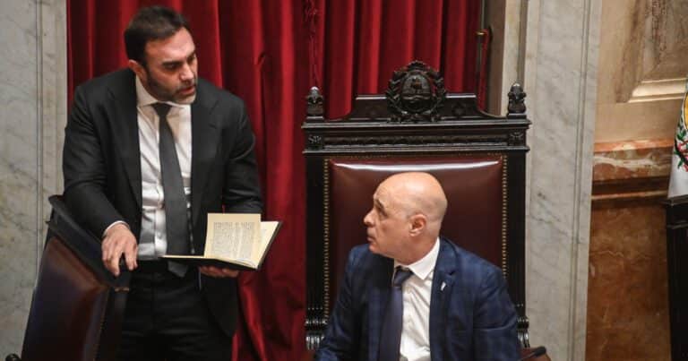 Tras voltearle un veto, el Senado aprobó un proyecto que modifica la ley de DNU y limita el poder de Milei