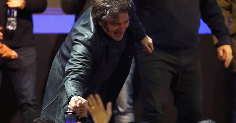 Javier Milei irá al bunker de La Libertad Avanza para recibir los resultados