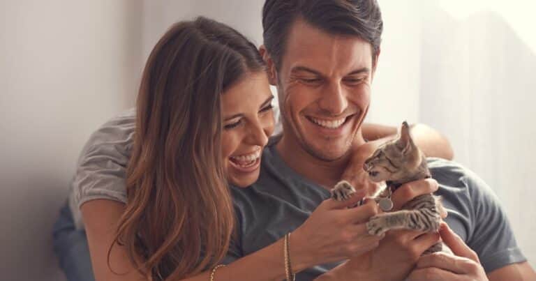 Qué significa hablarles a las mascotas como si fueran humanos, según la psicología