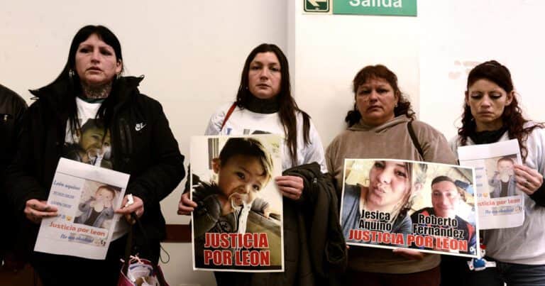 Condenan a la mamá y el padrastro de León Aquino, el bebé que murió con una aguja clavada en la espalda