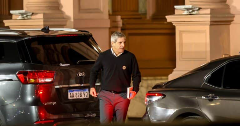 Con encajes récord, el Gobierno busca extender fuertes pagos de deuda para después de octubre
