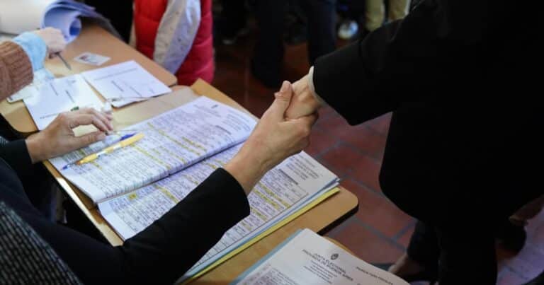 Elecciones en la Provincia: está yendo a votar más gente de la esperada y el debate es a quién beneficiaría
