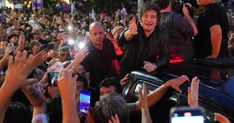 En medio de los cambios de Gabinete, Javier Milei llega a una Rosario blindada para cerrar la campaña del oficialismo