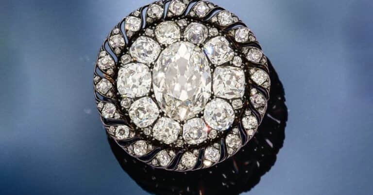 Un broche de diamantes que Napoleón perdió en la batalla de Waterloo sale a subasta