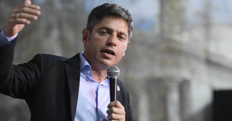 Kicillof, en modo campaña contra Milei: «Nos tiene hace dos años cruzando el desierto y le da anchoas a la gente»