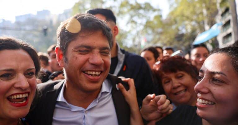 Las últimas encuestas que tiene Kicillof de la Provincia y el contraataque que prepara contra Cristina