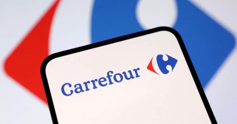 La aparición de un candidato sorpresa empantanó la venta de Carrefour