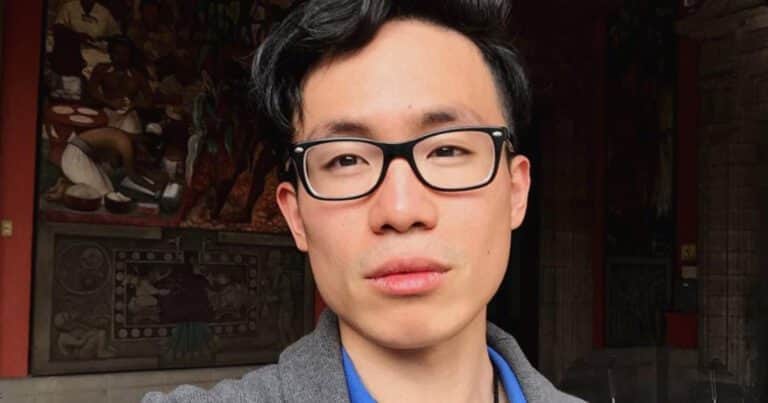 Le dijo a su padre que era gay y lo encerró en una isla para “curarlo»: la dura historia del violinista Aaron Lee