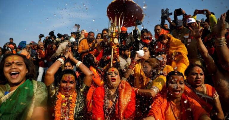 En India, 24 personas trans intentaron un suicidio colectivo: ahora, la policía revela el motivo