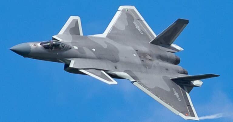 China acelera la guerra tecnológica con una “capa de invisibilidad” para aviones y drones