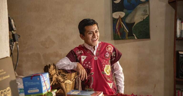 Un maestro indígena mexicano le enseña la lengua totzil al ChatGPT