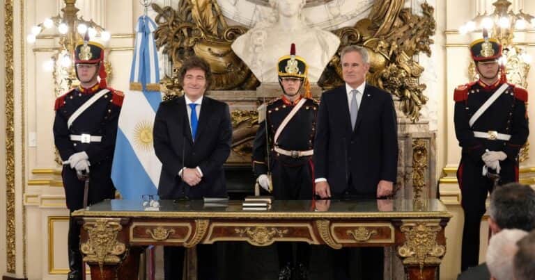 La intimidad de la jura del canciller Pablo Quirno, reflejo del poder de Luis Caputo y Karina Milei en el gabinete