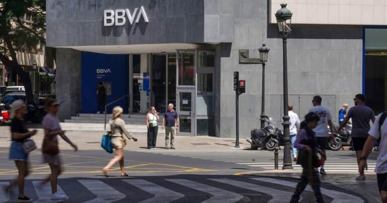 Fracasó en España el intento del BBVA de quedarse con el control del Banco Sabadell, uno de sus principales competidores