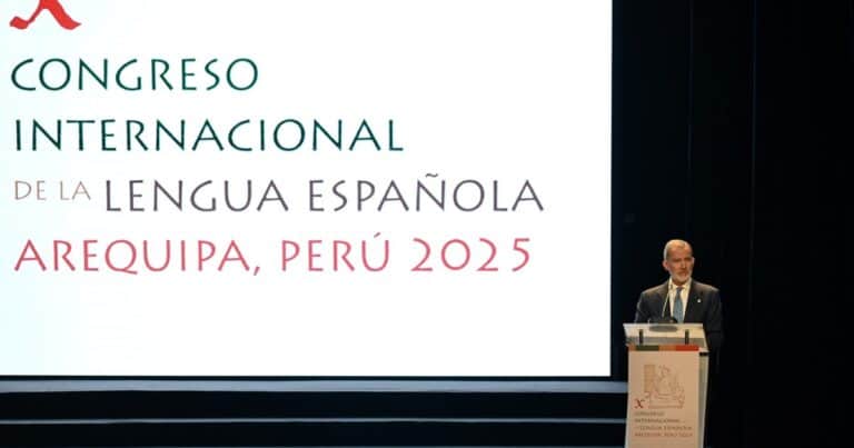 Mientras escala la polémica por el idioma, Felipe VI llamó a la concordia en Arequipa