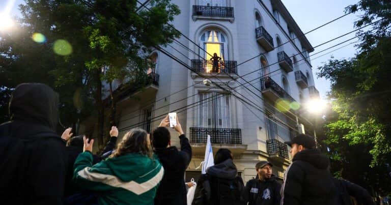 Desangelada conmemoración por la muerte de Néstor Kirchner, en medio de la derrota electoral y la interna K